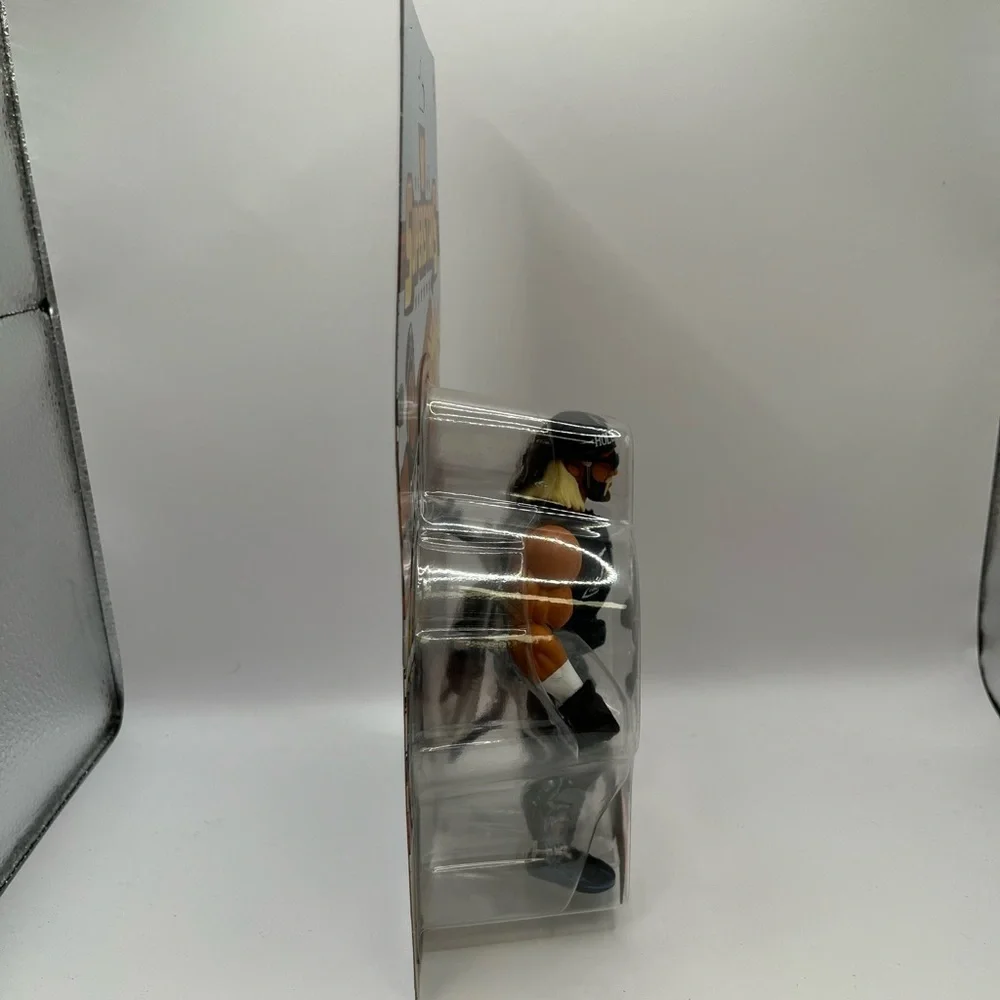 WWE Superstars “Hollywood” Hulk Hogan Action Figure. - Picture 3 of 3